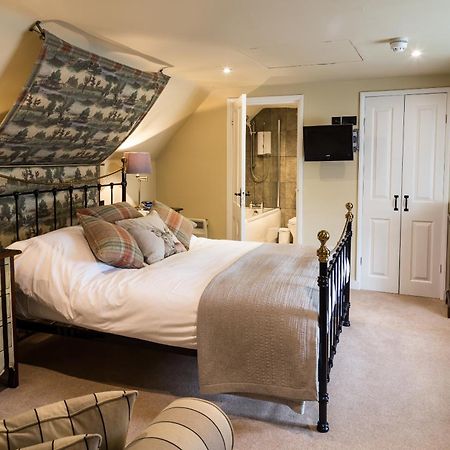 The Crown Inn Peterborough Room photo