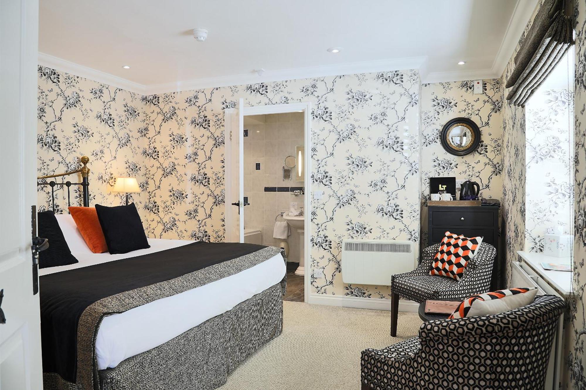 The Crown Inn Peterborough Room photo