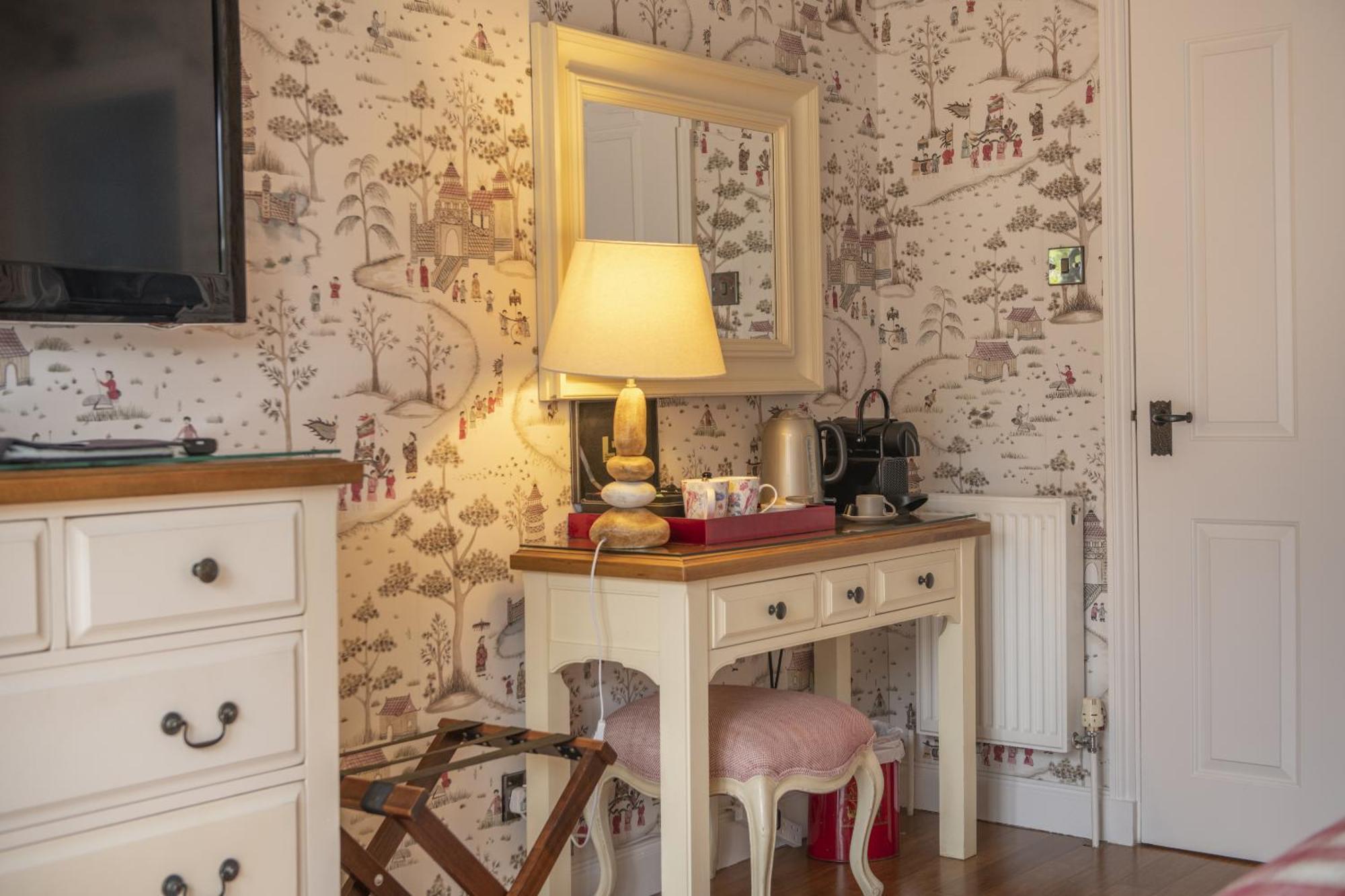 The Crown Inn Peterborough Room photo